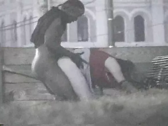 Bakar karuwai hd mai arha ta buga a bainar jama'a. Kabilanci