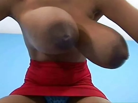 Bounce tare da manyan nono nono.