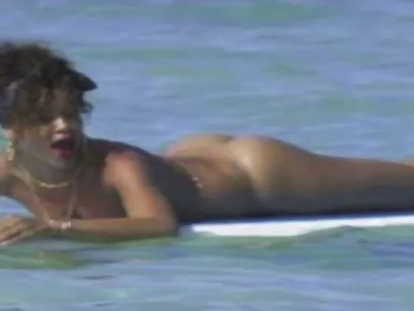 Rihanna ba a tantance manyan nonuwa hd.