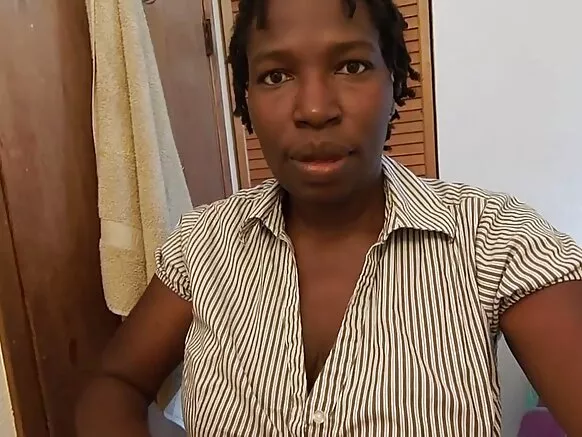 Ebony mai manyan nonuwa ta sami madara daga bidiyon batsa na Afirka a hd.