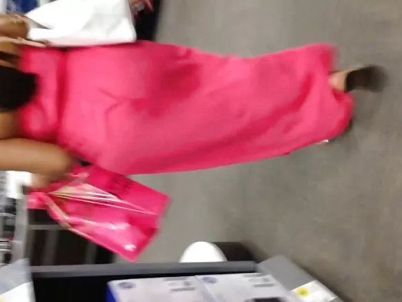 Fat black milf in pink ya ga bakar madigo suna shafa duwawun riga.