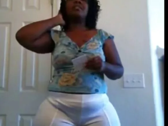 Miss curves babban batsa ne na ebony bbw.