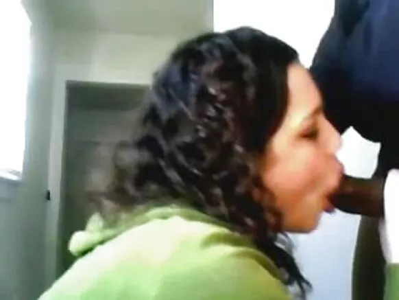 Farar yarinya tana tsotsar bakaken gindi video iskanci.